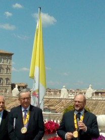 Juncker und Schultz in Vatikan (Bild: Carlo Marino)